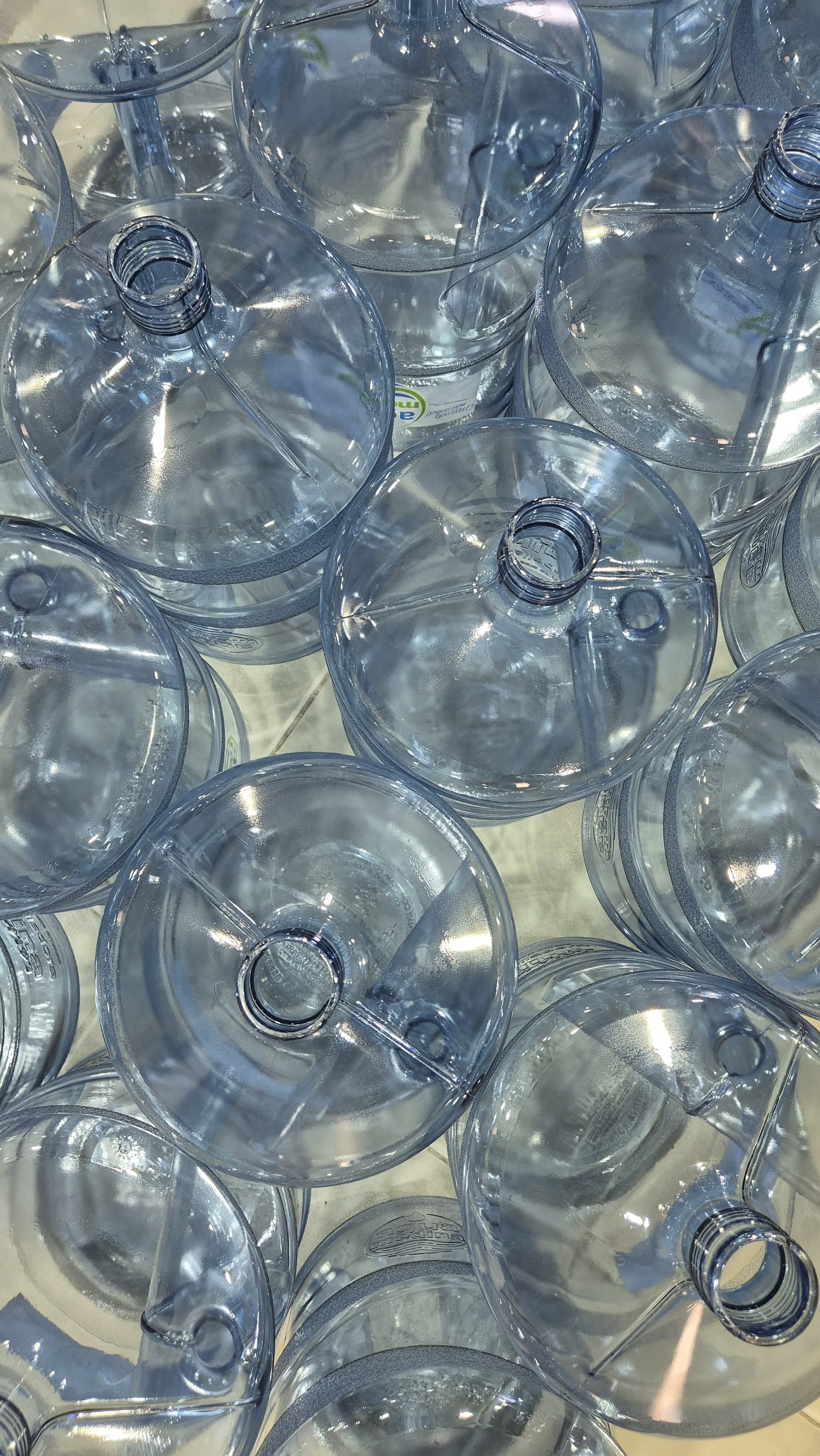 Botella de agua AquaPure 500ml transparente con etiqueta azul