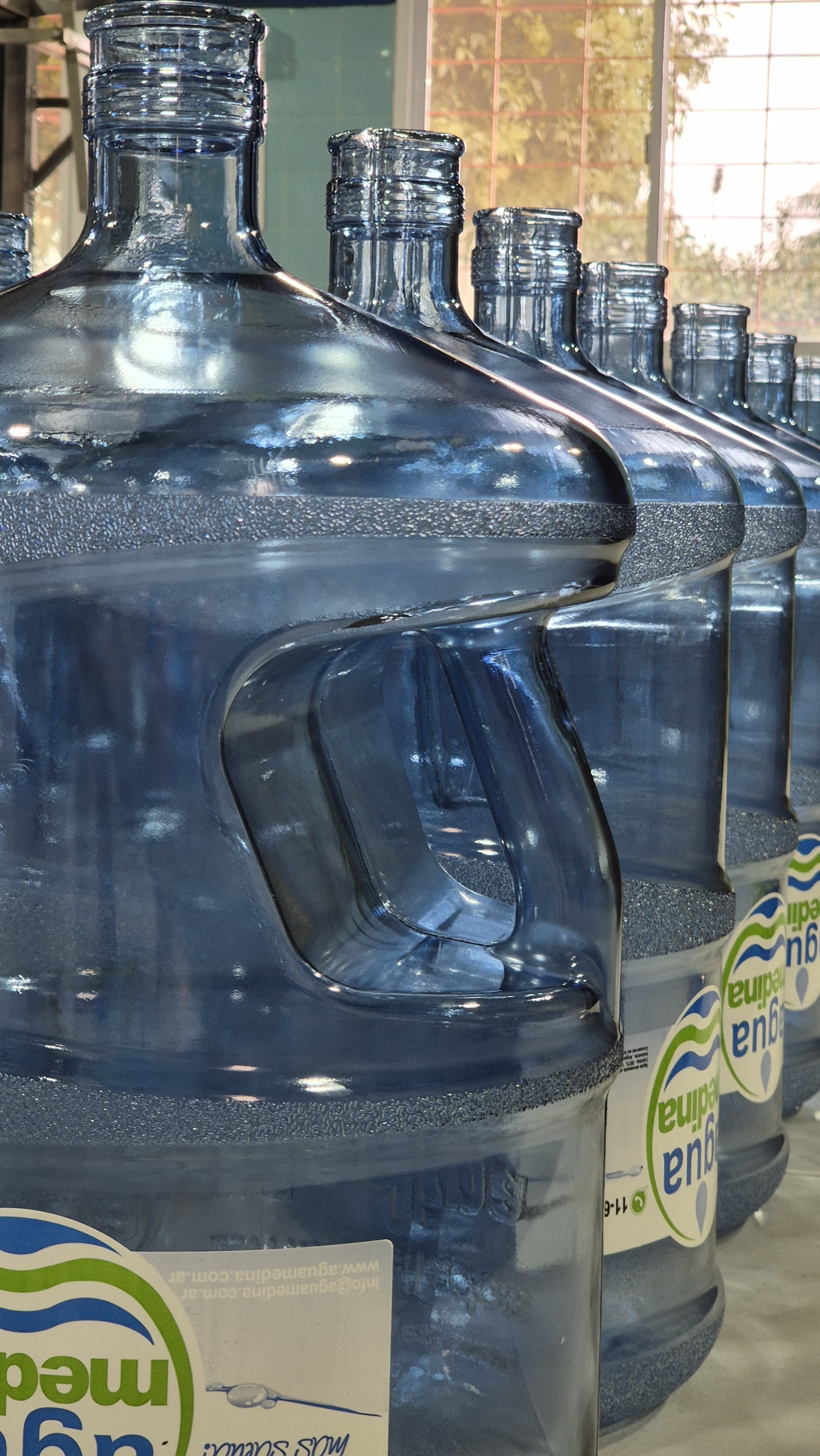 Garrafón de agua AquaPure 20 litros con dispensador